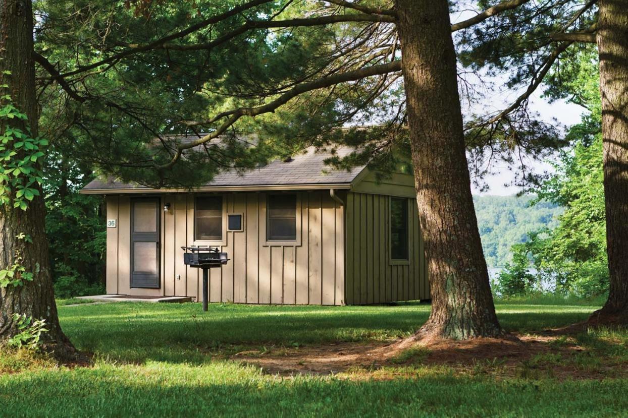 Hueston Woods Lodge And Conference Center College Corner Exterior photo