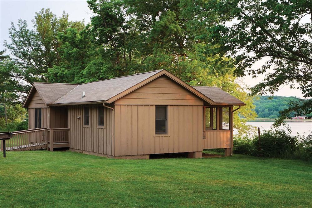 Hueston Woods Lodge And Conference Center College Corner Exterior photo