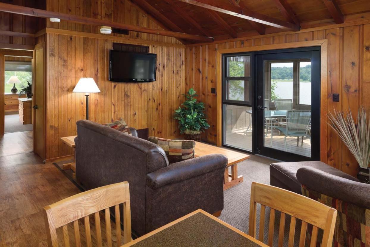 Hueston Woods Lodge And Conference Center College Corner Exterior photo